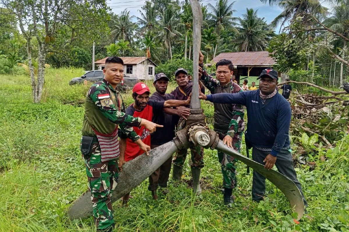Puing-puing pesawat PD II ditemukan di hutan Intipapo Papua